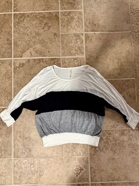 Ocasion White Black Gray Colorblock Dolman Sweatshirt